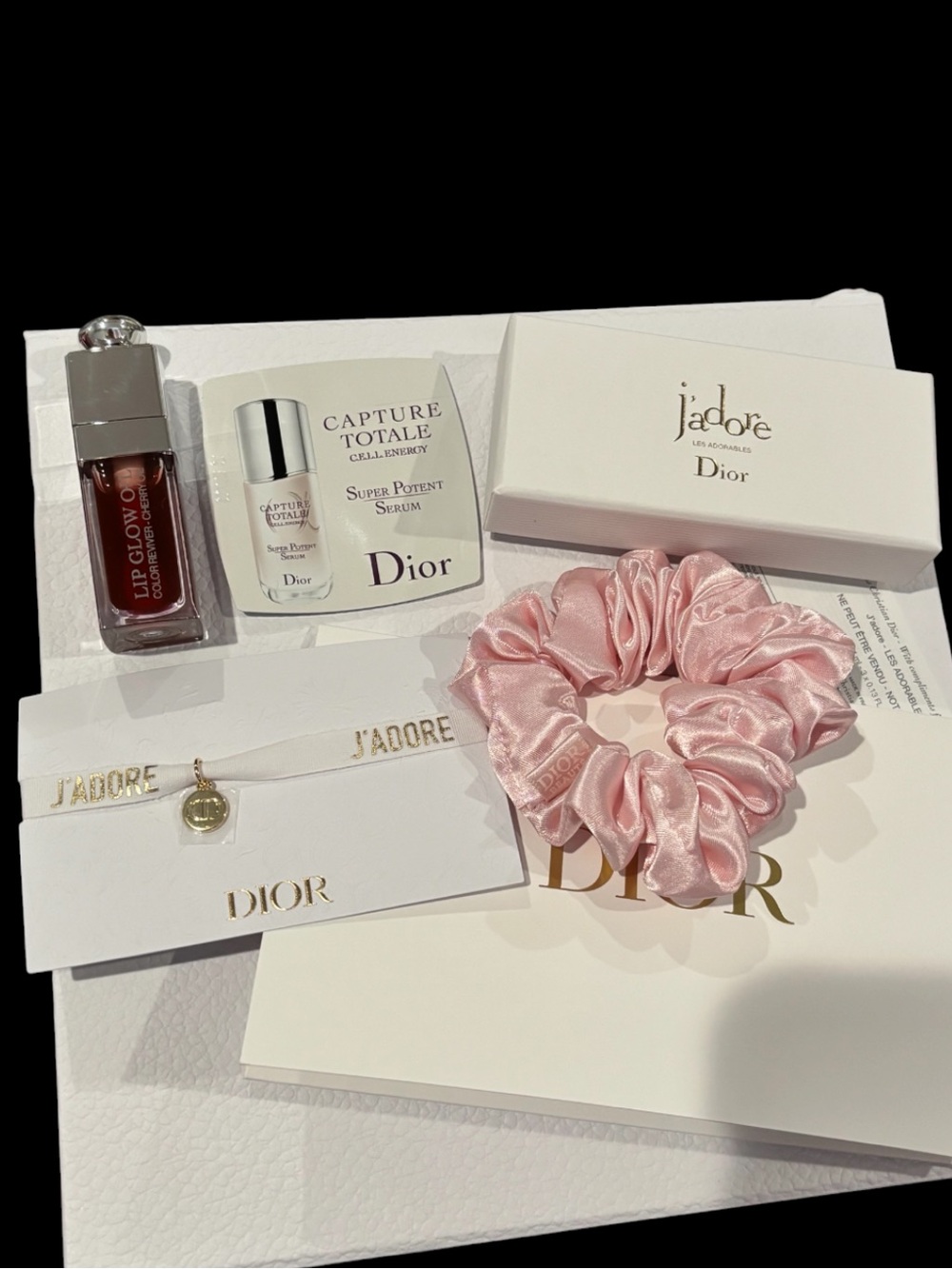Dior Gift Set - Lip Oil, jadore bracelet & samples, beauty scrunchie, box - Picture 2 of 2